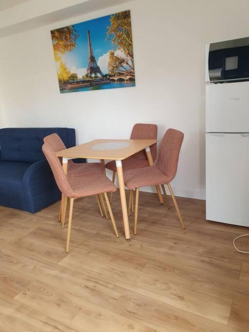 Apartment Equipe Et Meuble St Cyprien